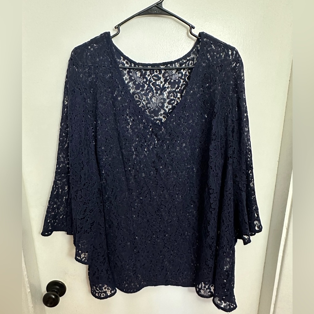Navy Blue 2X v-neck lace top with no tags.